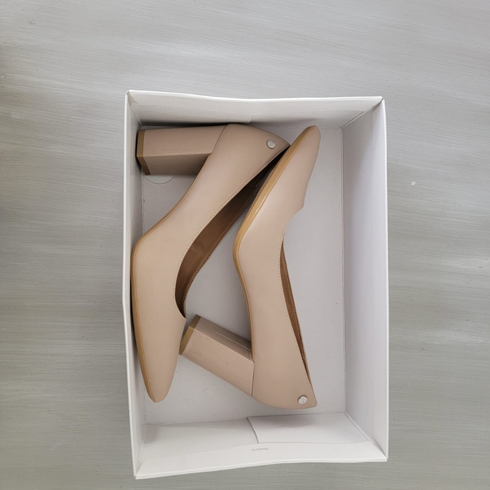Brand New Calvin Klein heels size 7.5